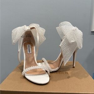 Steve Madden White Pearl Bow Benni Heels | 7.5